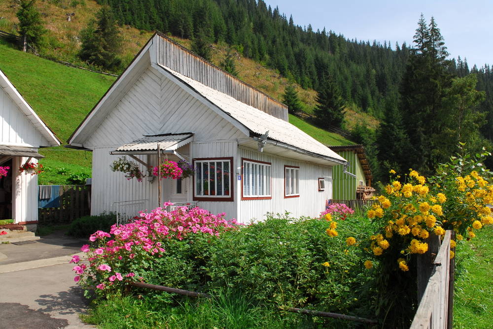 Garten-neben-Blockbhlenhaus