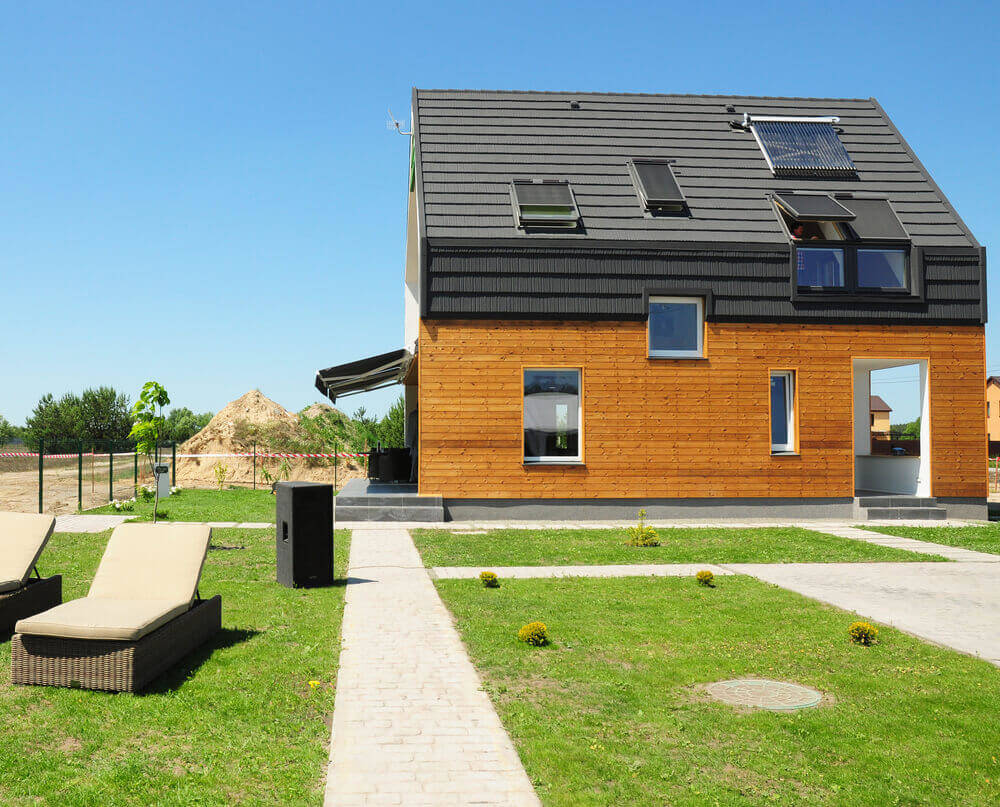 Blockbohlenhaus-mit-Solar-Heizung-System