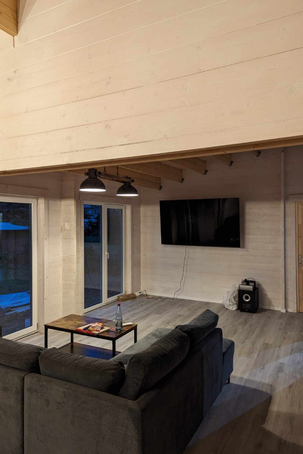 maßgeschneiderte-Blockhütte-JULIA-Lounge-Bereich