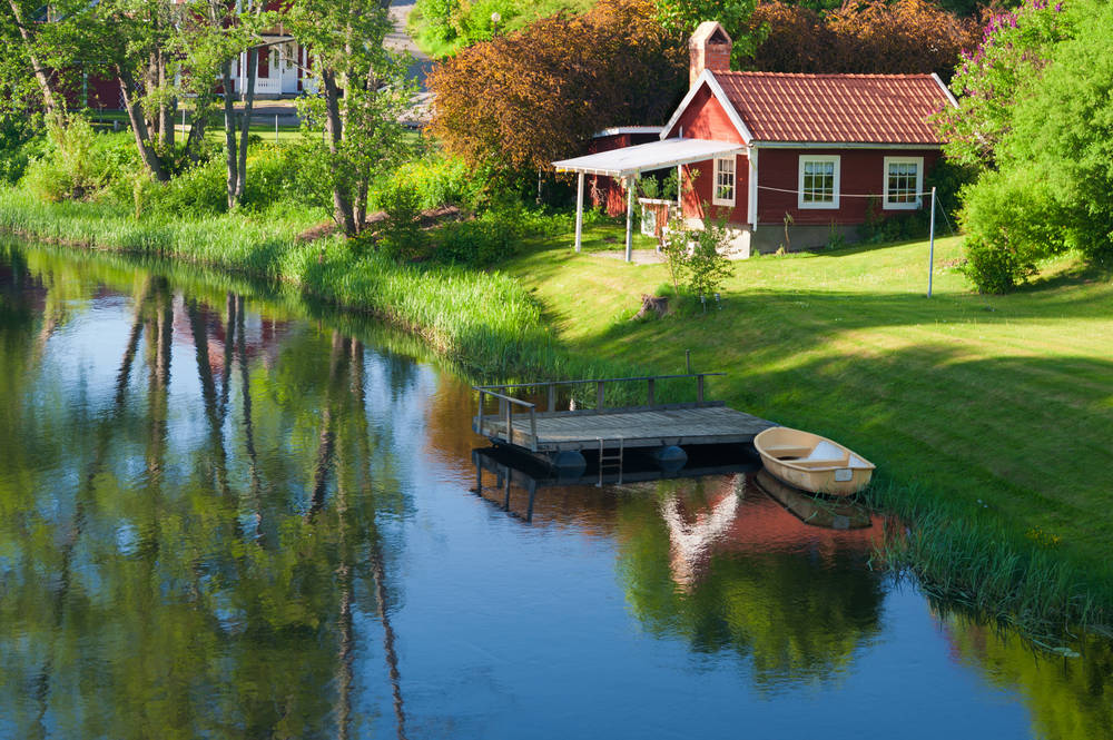 Gartenhaus-neben-See