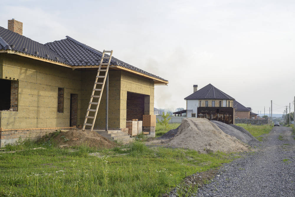 Mit-Mineralwolle-isoliertes-Blockbohlenhaus